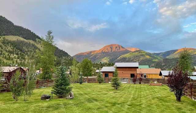 Restoration of the Rockies- Great Cabin Close to Town with Room for All