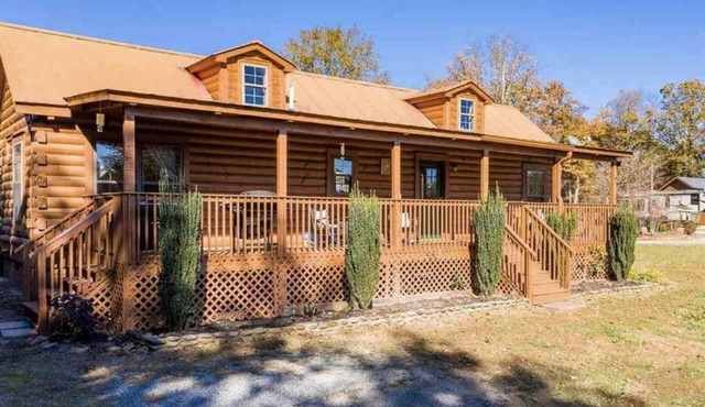 Restoration Station-2 BR/2 Ba Log Cabin on10-ac sheep farm, see also VRBO2023701