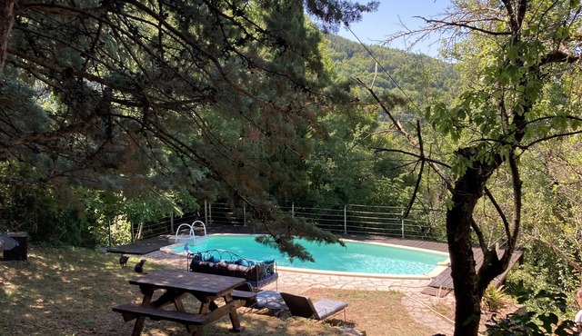 Restored 17th century sheepfold with large grounds and private pool
