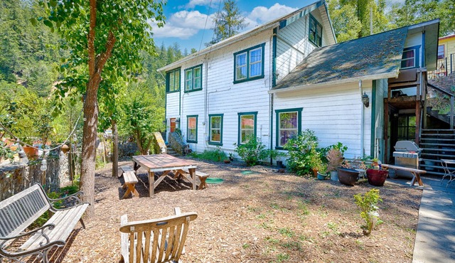 Restored 1890's Historic Inn near coast and hiking!