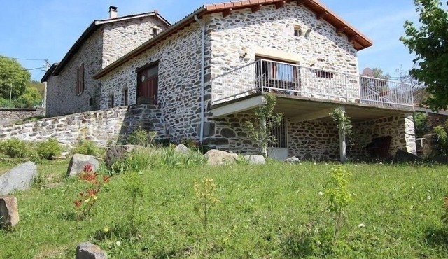 Restored barn with terrace and wifi in La Bastide