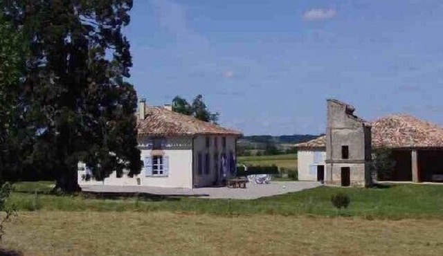 restored character house in a quiet area. Swimming Pool. View