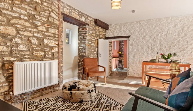 Restored, Cosy Coach House Stay