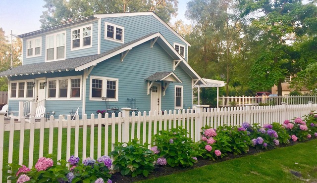 Restored Cottage Across The Street From The Beach!