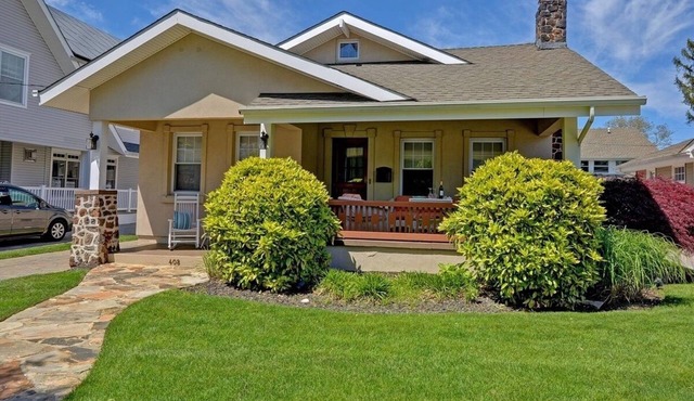 Restored Craftsman (Add'l Carriage House -1309761) Badges, Towels, Linens