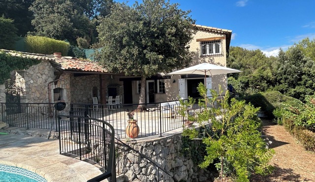 Restored for 2026 - 4 bed main house and studio with stunning sea views