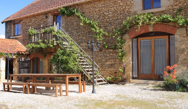 Restored farmhouse from the 17th century with swimming pool and beautiful views