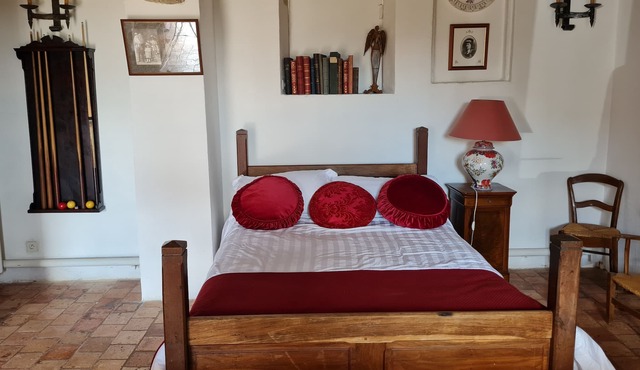 Restored family manor - Great Room and its private bathroom