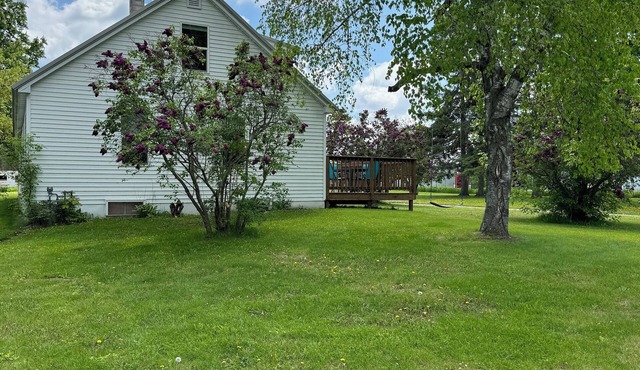 Restored farm house by amazing Kelly Lake and all of it's amenities!
