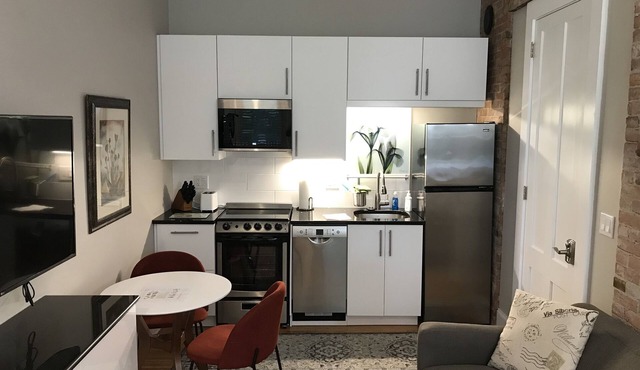 Restored Farmhouse 1 bedroom apt, private garage, close to 490/590 - Apt 3