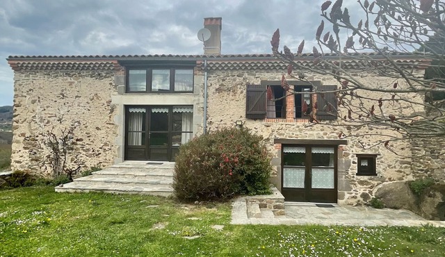 Restored farmhouse, 3 bedrooms, fireplace
