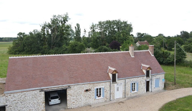 Restored farmhouse near Loire Castles with Wi-Fi and secure parking