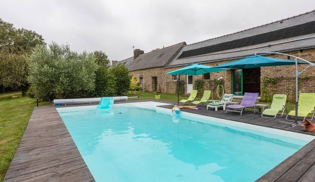 Restored farmhouse with swimming pool