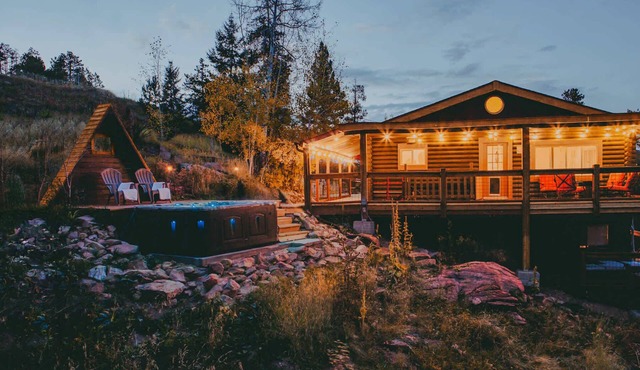 Restored Log Cabin & Hot Tub in the Pines