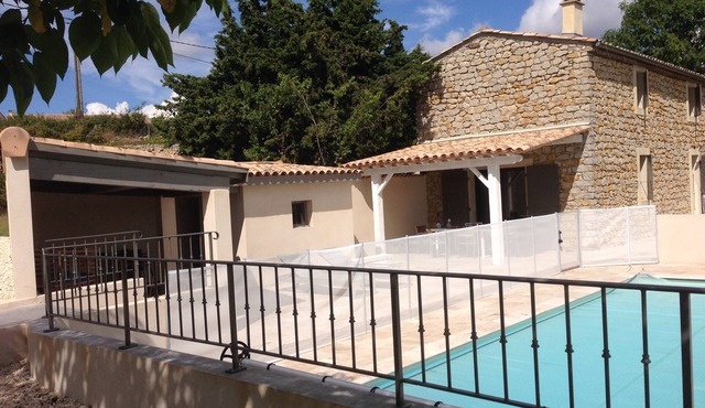 Restored Magnanerie, heated pool, 2 discreet cats live outside in summer