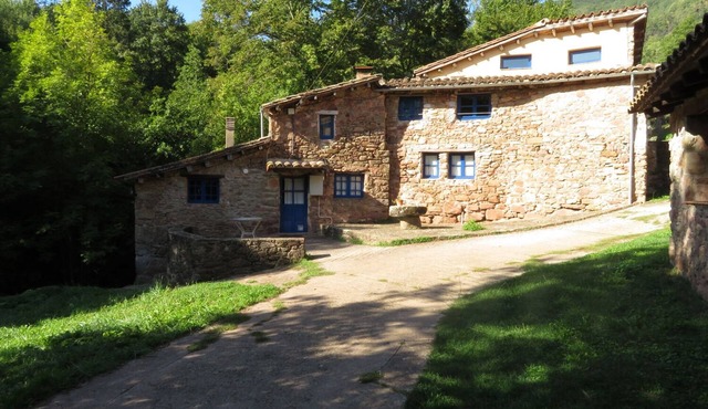 Restored mill 4 p, heated communal swimming pool (S Sta. to P. Decbre.)