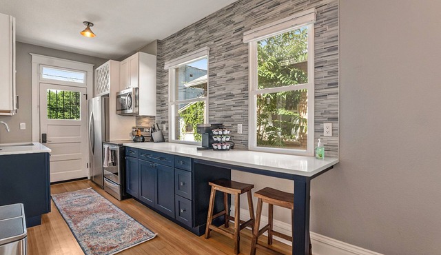 Restored town home, easy walk to restaurants and parks
