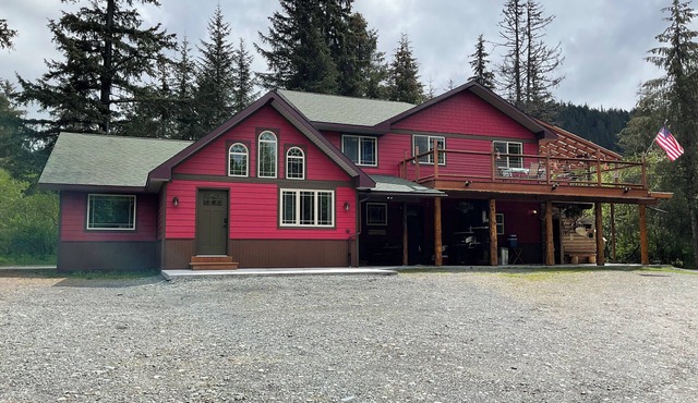 Resurrection Peaks Lodge. Lower unit, sleeps 8. Private lot and close to town.