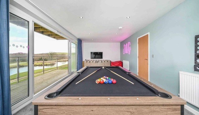 Retallack Resort - ‘Snug with Games Room & Hot Tub for 12