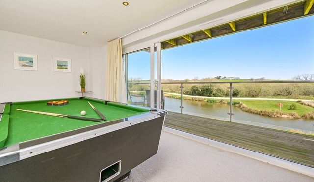 Retallack Resort Moorings, Hot tub & Games Room
