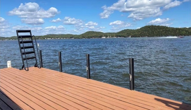 Retreat 33 ~ Lakefront, Private Dock, Sleeps 16, Kayaks