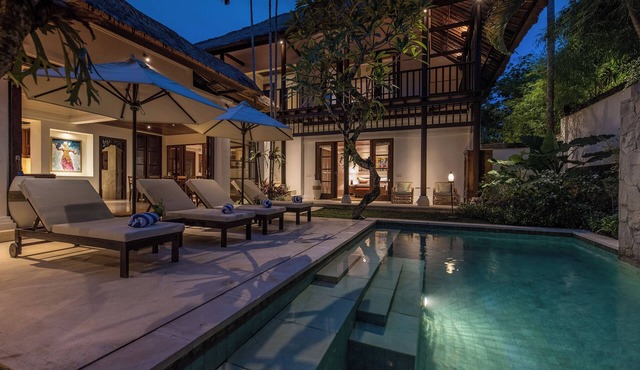 Retreat 4BR Pool Villa Steps to Beach in Jimbaran