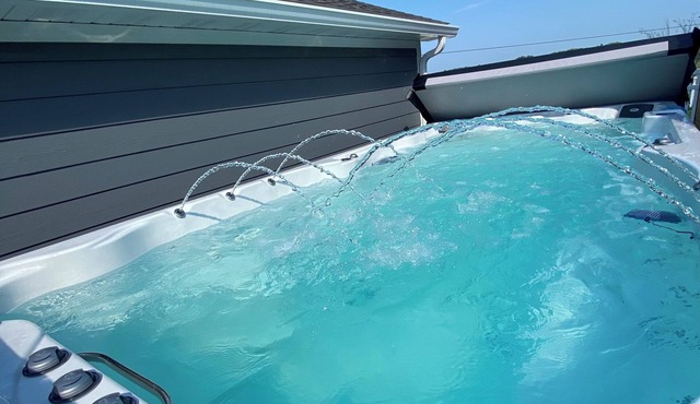 Retreat Air - King Bed, Hot Tub & No cleaning fee