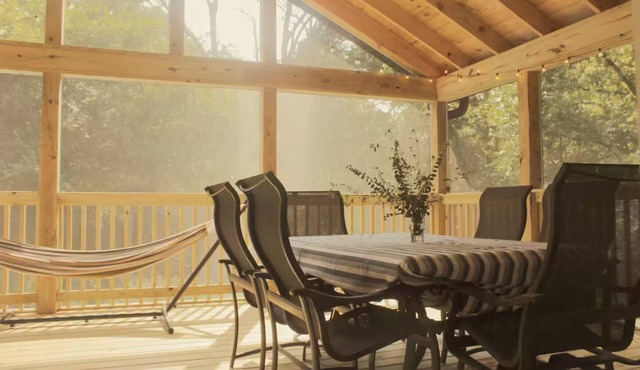 Retreat at Arsenal Hill - Family Friendly, Relaxing, Comfy Deck, Forested