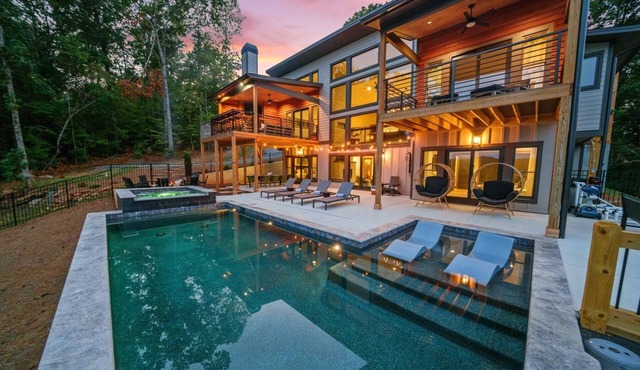 Retreat at Clear Creek ~ Outdoor Pool & Pickleball/Basketball Court!