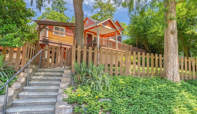 Retreat at the Tangerine Bungalow!