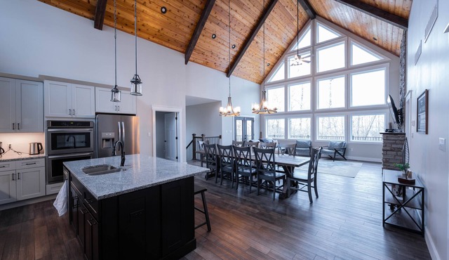 Retreat at Wolf Creek, Secluded Lake House Getaway on 9 Acres!