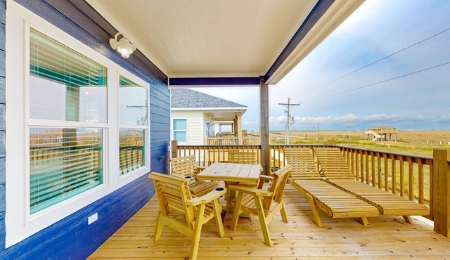 Retreat | Bay Views | Large Deck | Family Fun