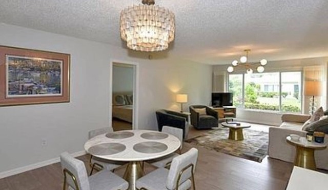 Retreat Between the Beach & Bay