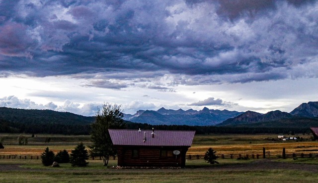 Retreat Big Groups, Escape Crowds with a Private View, 3 Cabins w/Hot Tub