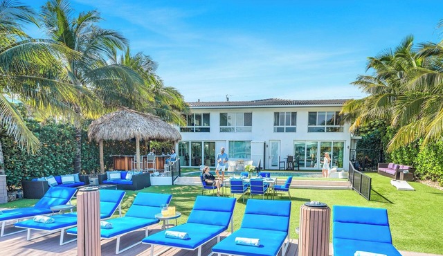 Retreat by Beach | Waterfront | Lago Key
