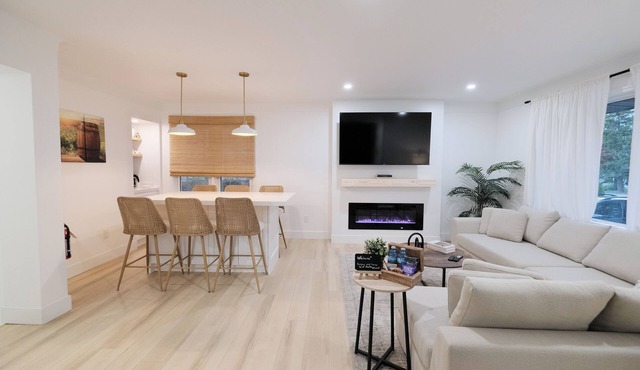 Retreat by the Vineyard |Panoramic Sauna |Hot Tub |EV Charger