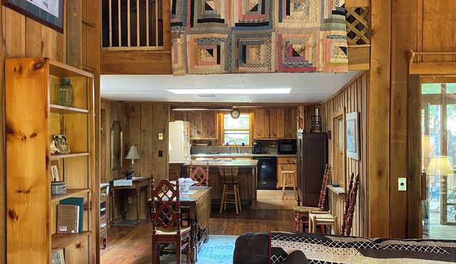 Retreat by the RivahnExperience this three bedroom custom built cabin, sleeps 8n