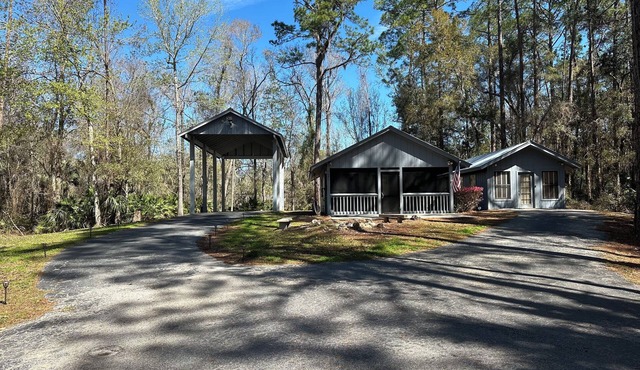 Retreat cabin on Florida’s nature coast 10 mins from Crystal river florida