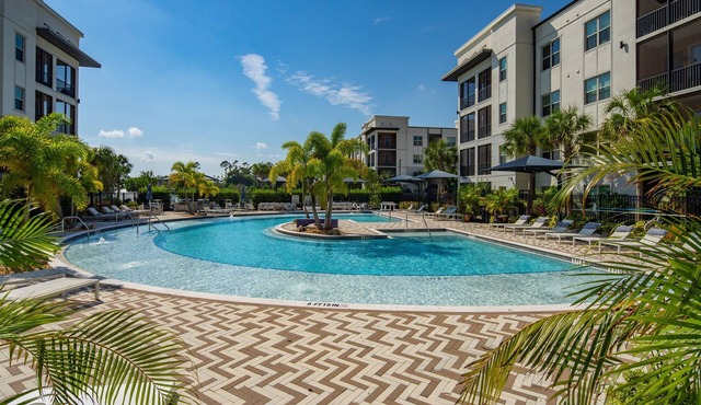 Retreat for up to 16: 5BR/4BA, Pool, Gym, Theater