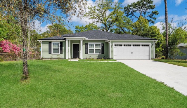 Retreat Getaway 4BR@UNF Beach Central