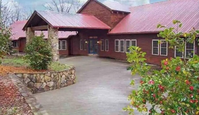 Retreat, group vacation, reunion, wedding friendly with amazing view. Sleeps 30