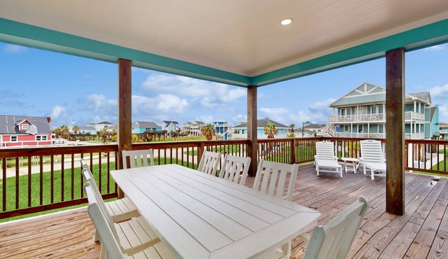 Retreat | Gulf Views | Large Deck | Group Ready