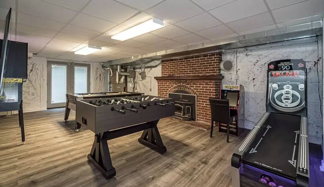 Retreat Home, Swimming Pool, jacuzzi, sauna, Game room, Basketball Court .