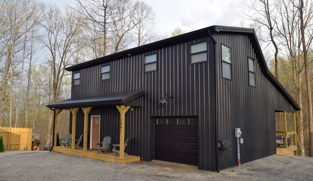 Retreat: Hot Tub & Huge Deck!