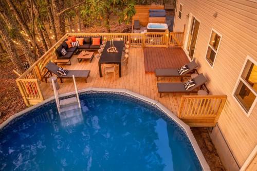 Retreat HotTub FirePit Sauna GameRm Pool Playroom