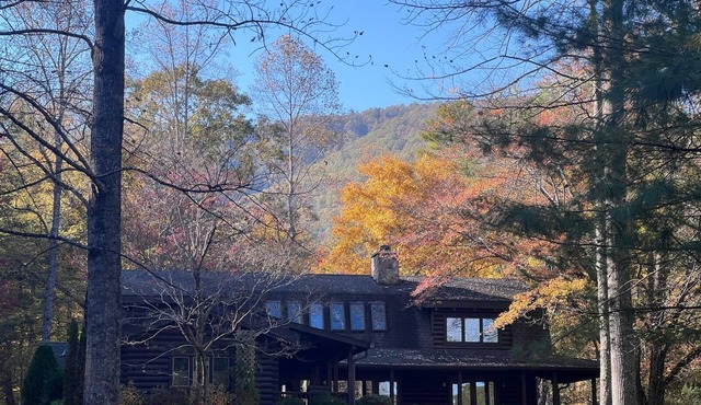 Retreat in Blue Ridge Mountains on private lake