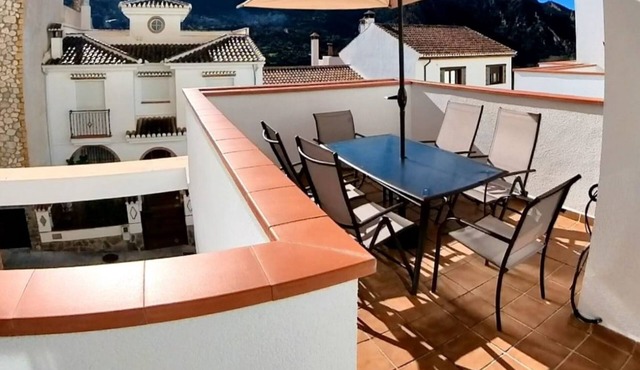 Retreat in Güéjar Sierra – Terrace, Views and Comfort