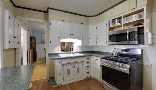 Retreat in Hastings: Two Homes, One Listing