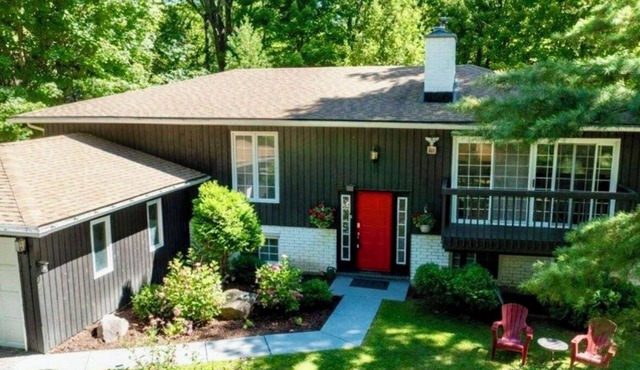Retreat in the 1000 Islands -dock space -fire pit - hot tub/sauna - Adventure