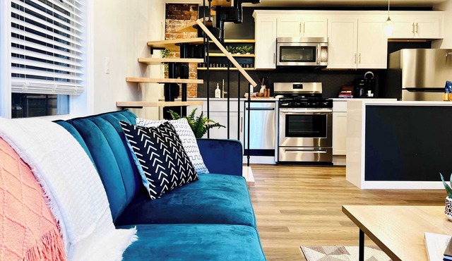 Retreat in the Heart of a Pittsburgh Rivertown!